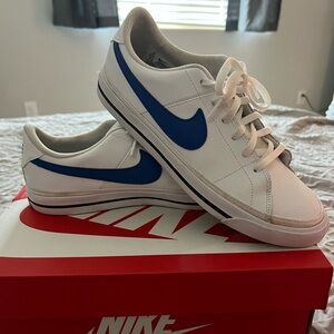 Nike Court Legacy sneakers!!